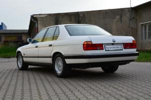 BMW 740i 1992 года  (UK)